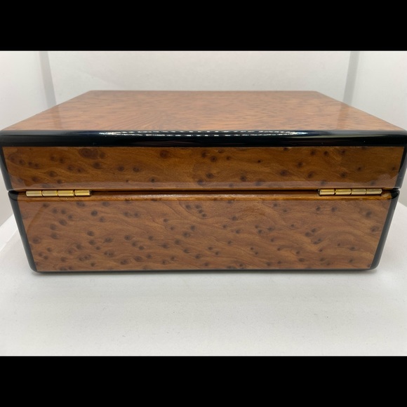 Cigar Humidor - Picture 4 of 4
